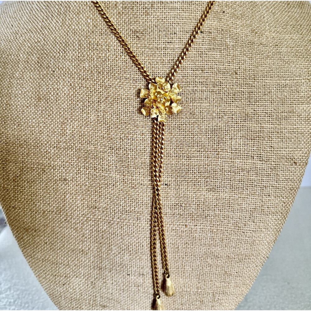 Florenza Vintage 1950s Gold Lariat Dogwood Flower Gold Pendant Necklace